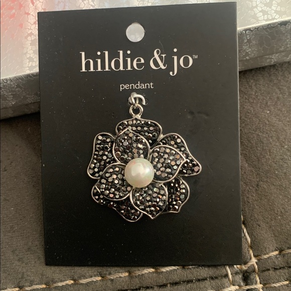 Hildie & Jo Jewelry - Hildie & Jo Black and Silver Flower Brooch